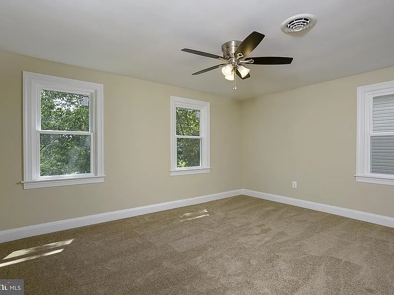 611 Hilltop Rd — Photo 9
