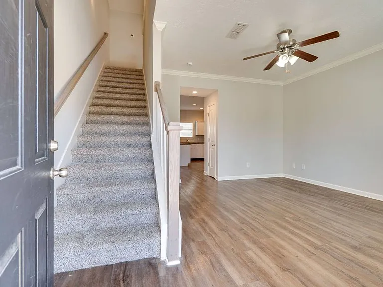 810 Staten Dr — Photo 2