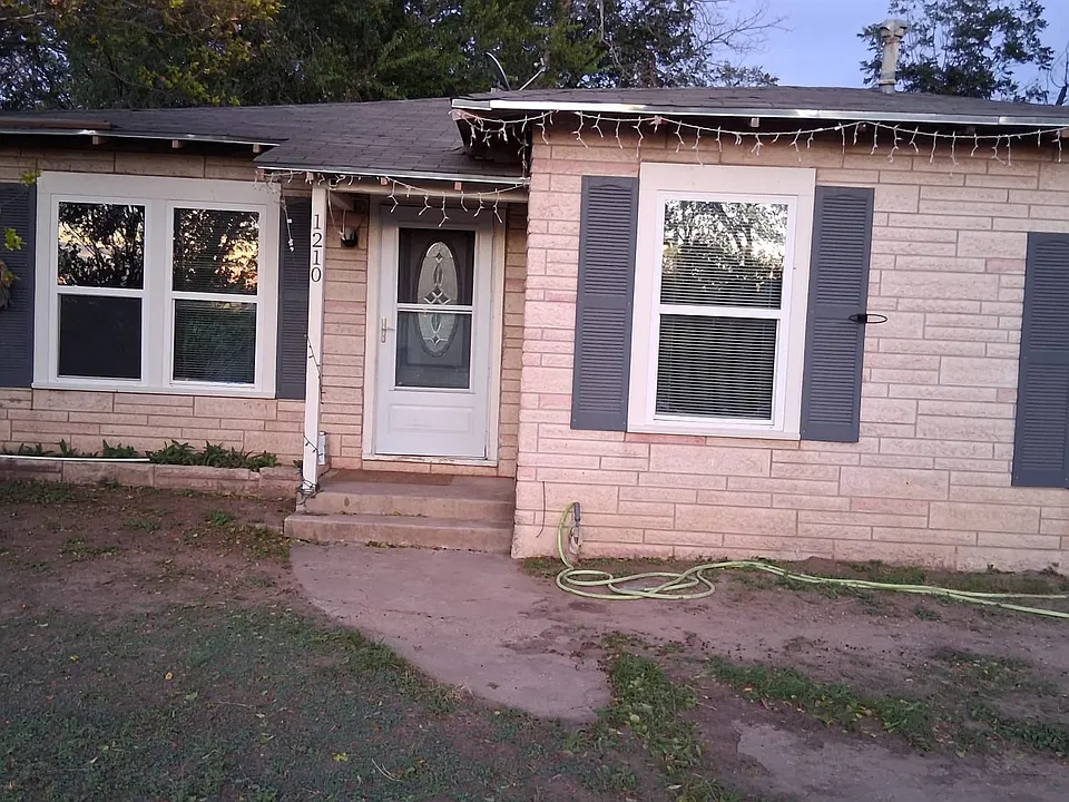 1210 W Hein Rd