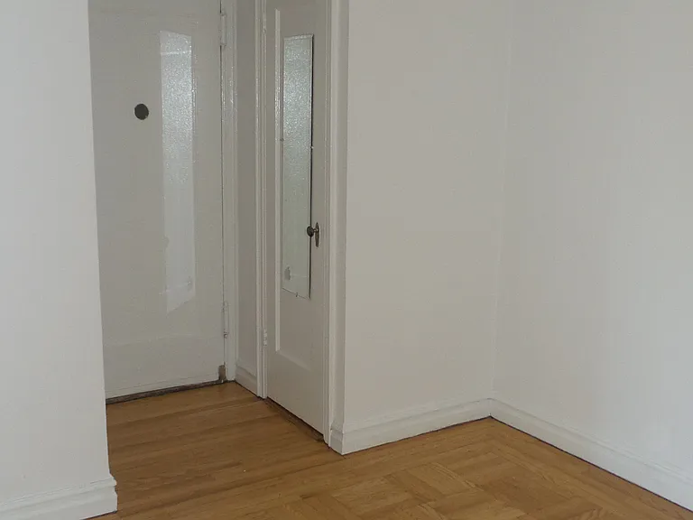 250 W 24th St #5DW — Photo 3