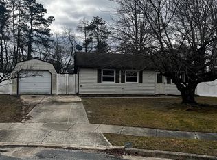 3 Renee Ct, Sicklerville, NJ 08081