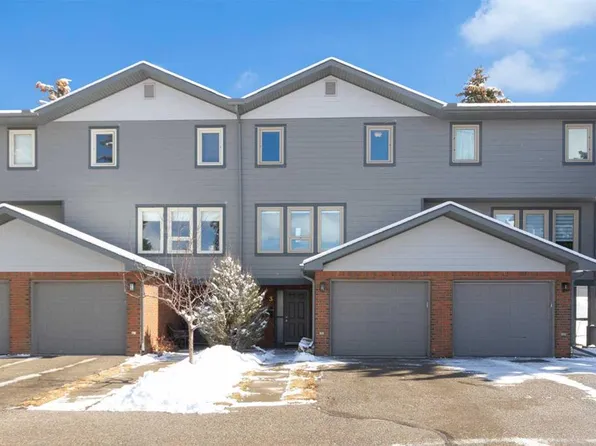 64 W Woodacres Cres SW #3, Calgary, AB T2W 4V6