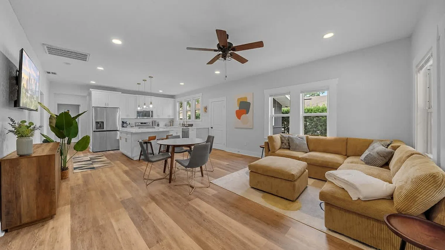 4 bed, 2.0 bath, 1797 sqft, $6,441 — Photo 4