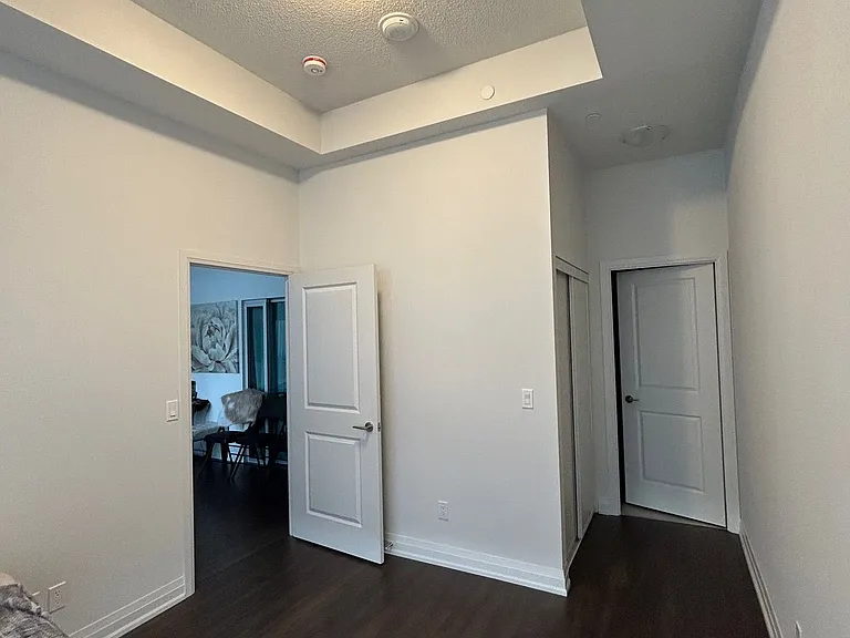 20 Meadowglen Pl E #822 — Photo 13