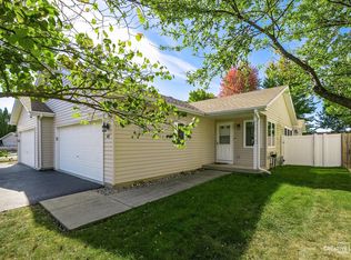48 Silver Trl, North Aurora, IL 60542