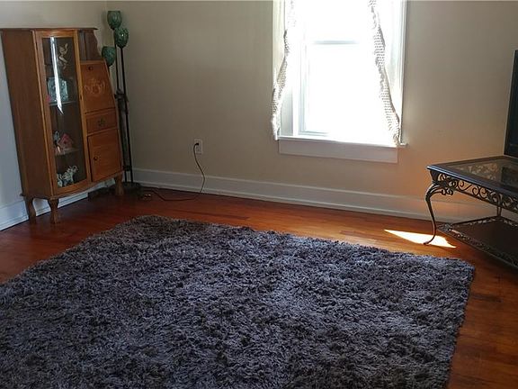 4th image of 324 E Laurel St