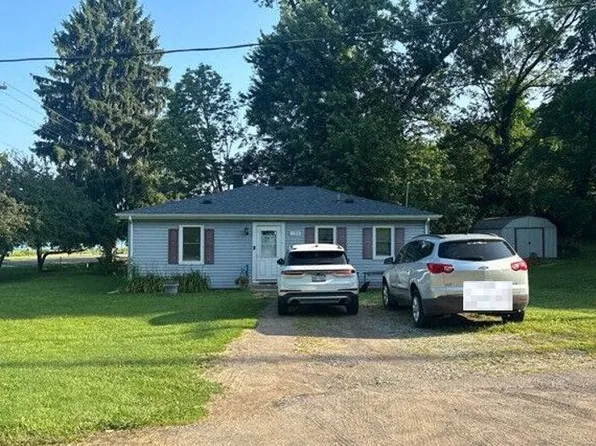 105 Hilltop Ln, Cassopolis, MI 49031