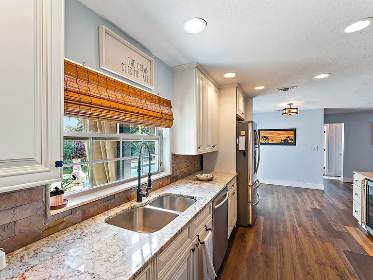 968 Laurel Rd — Photo 46