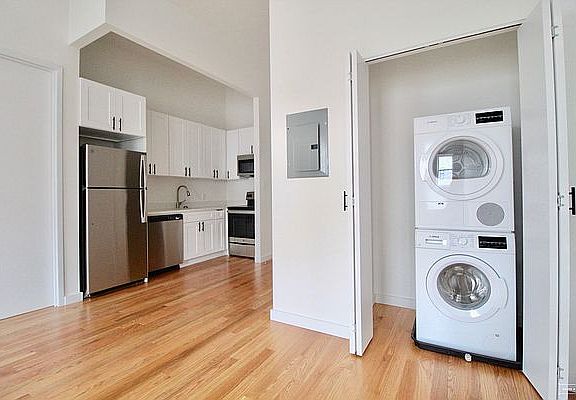 4th image of 431 Knickerbocker Ave #3