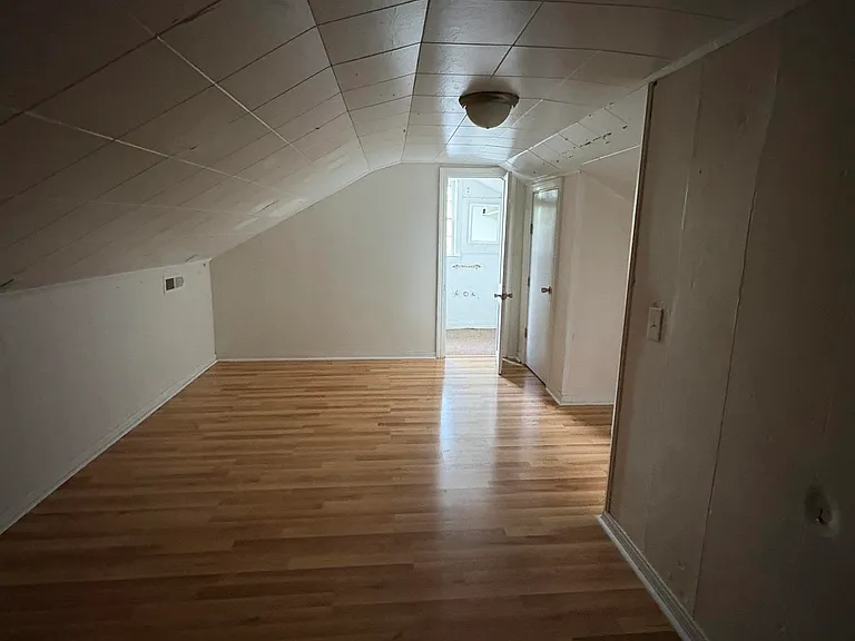 1003 E Washington St — Photo 11