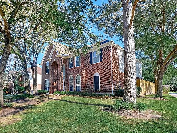 This adorable 2-story home is located on a corner lot & backs to a greenbelt - very private with only one neighbor!