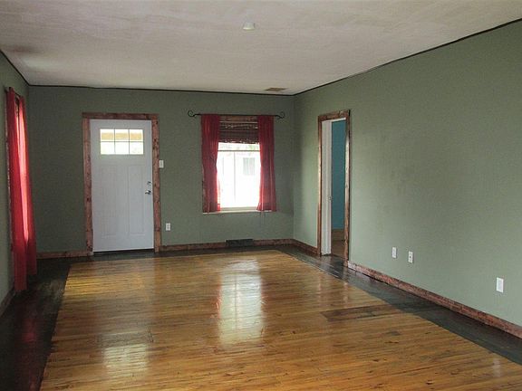 3rd image of 937 Baker St