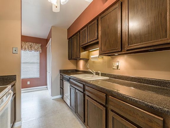 4th image of 5 Stillmeadow Dr