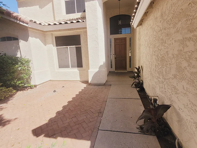 8720 W Kathleen Rd — Photo 2