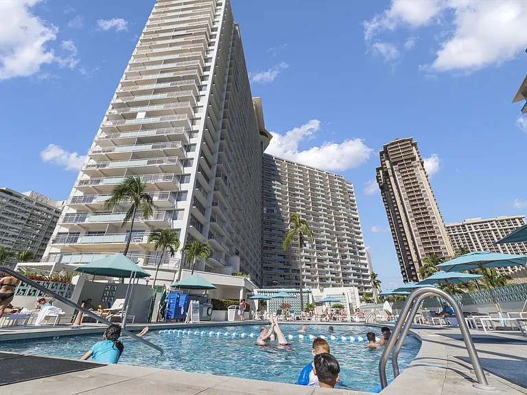 Ala Moana Blvd — Photo 21