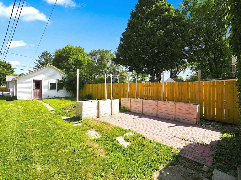 Listing photo 5