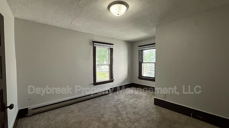 3 bed, 1.0 bath, $1,095 — Photo 4