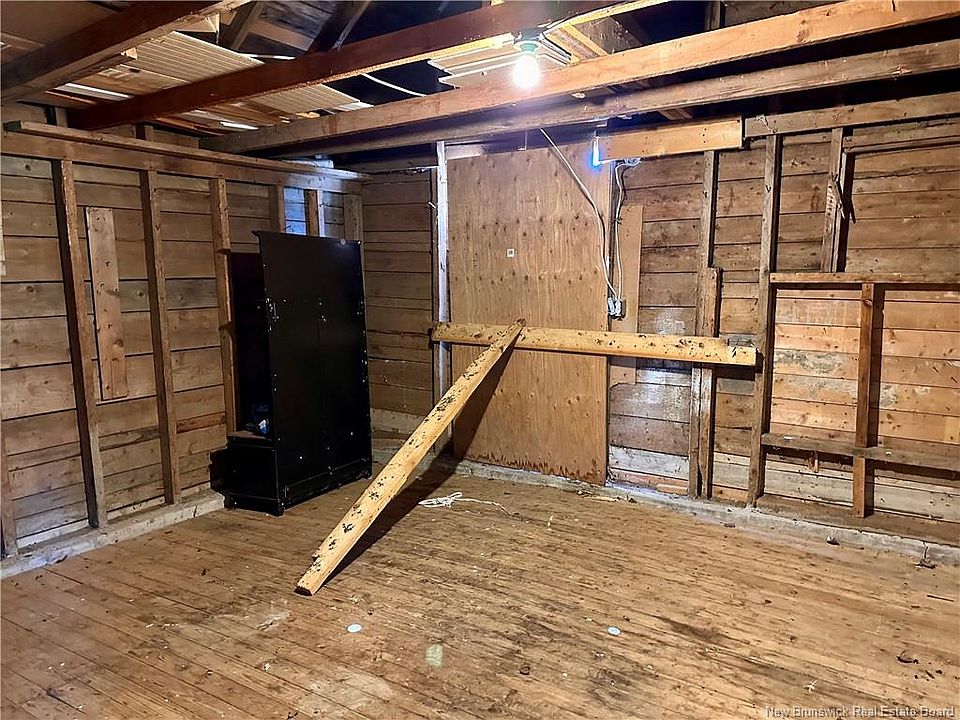 25th image of 233 Hilldale Rd