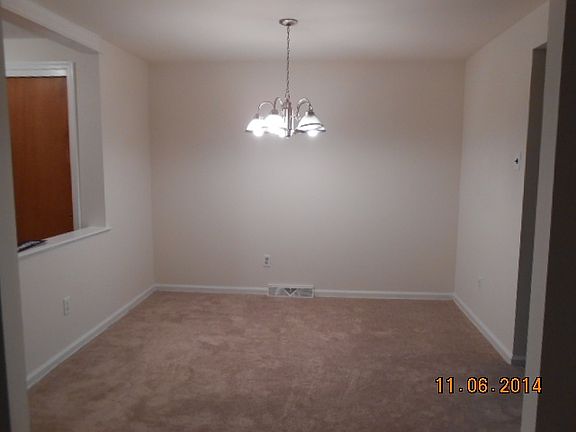 3rd image of 6 Oak Ln