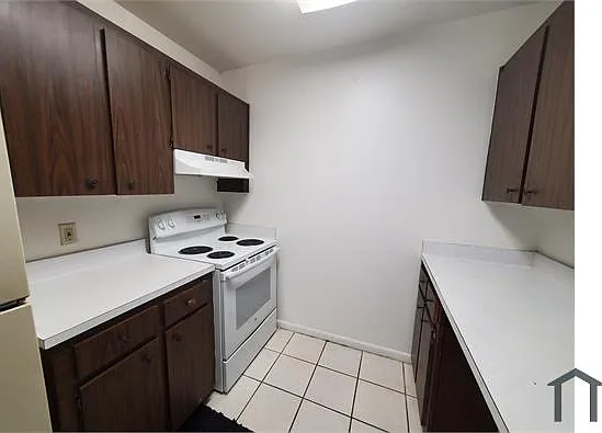 843 E Orange St #8 — Photo 1