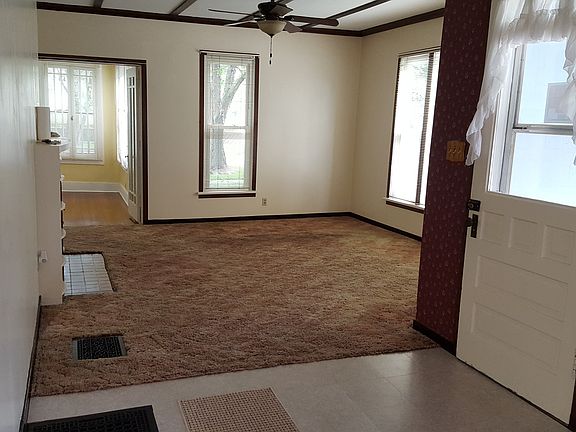 4th image of 418 E 2nd Ave