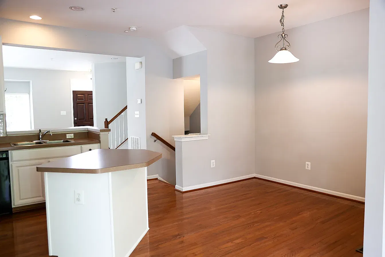 3 bed, 2660 sqft, $2,900 — Photo 4