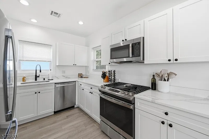 4 bed, 3.0 bath, $4,000 — Photo 4