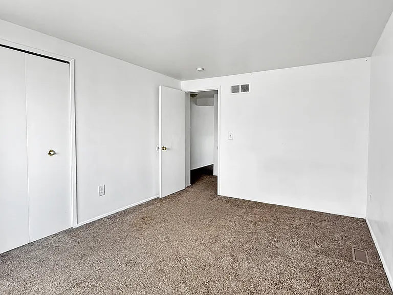 24909 Mayfair St — Photo 8