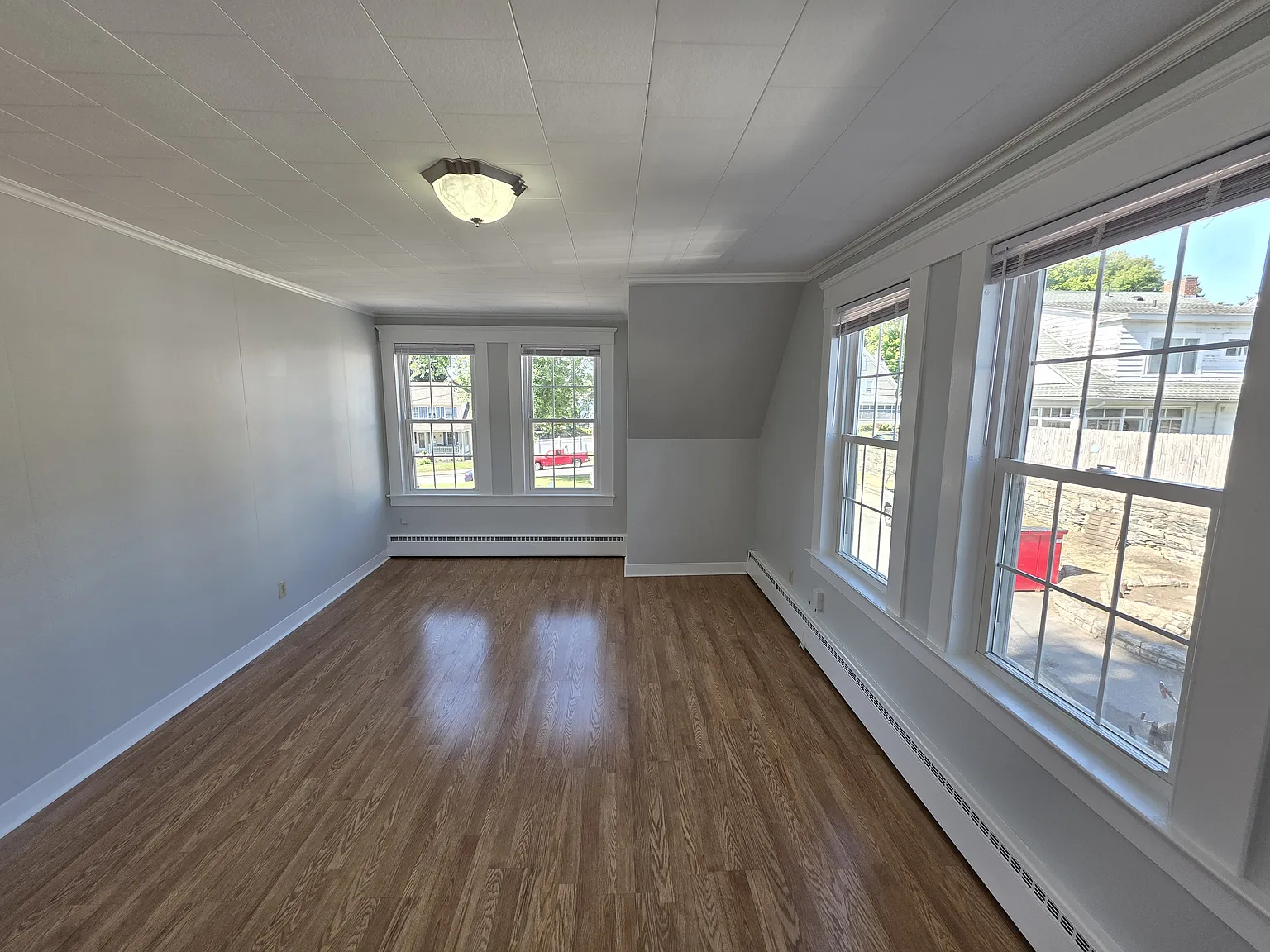  3 Highland St 2ndflr 1b/1b Renovated Heatincluded Newfloors 1petok — Photo 3