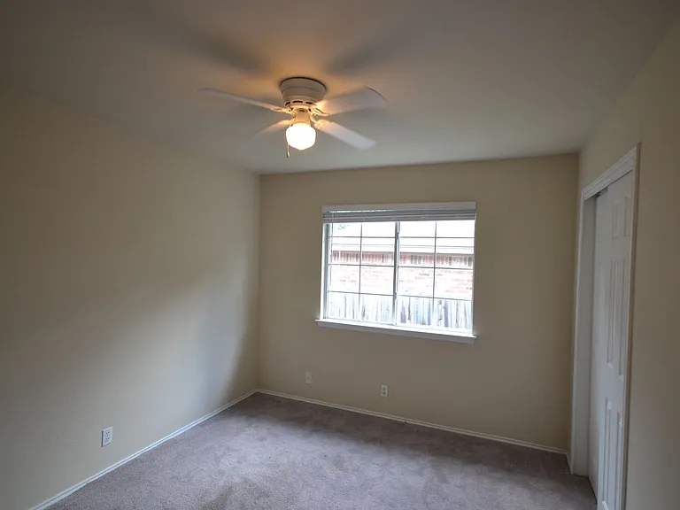 1803 Warwick Cv — Photo 10