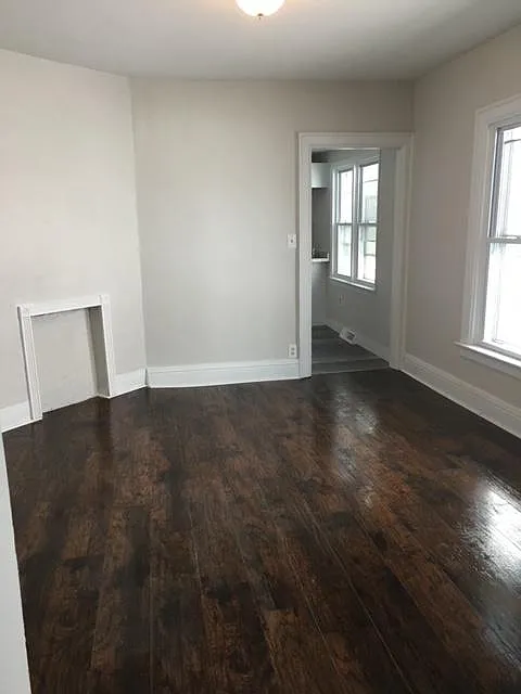 3 bed, 2200 sqft, $1,200 — Photo 3