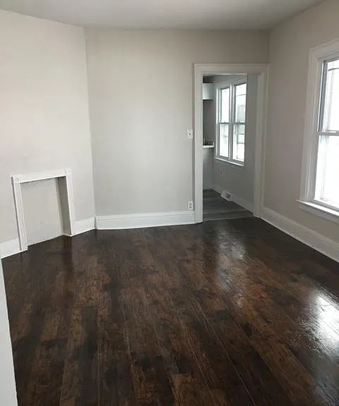 712 Hopkins St — Photo 3