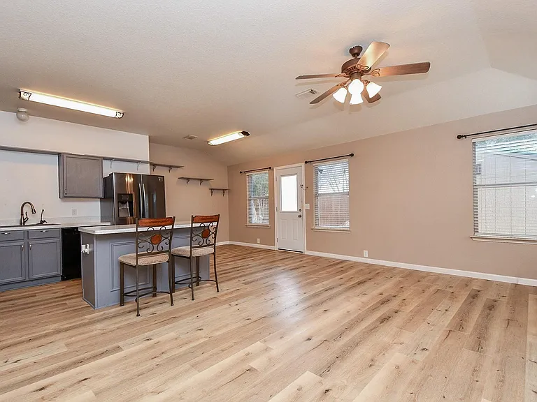 4818 King Hallow Ln — Photo 7
