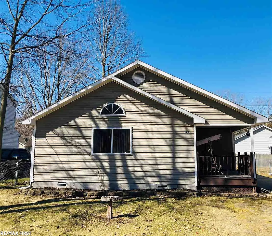 9212 Maple Rd photo 1