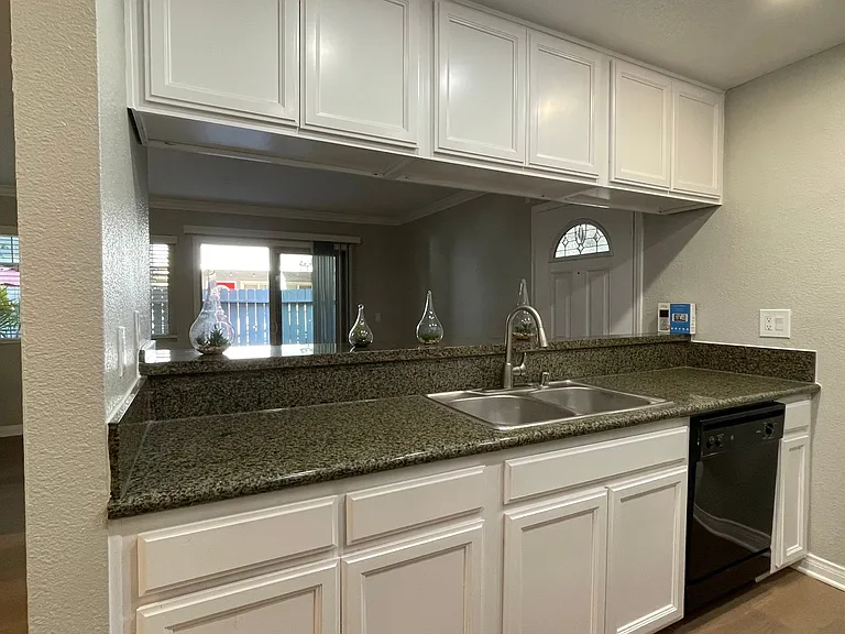 Park Plaza Apartments — Photo 55