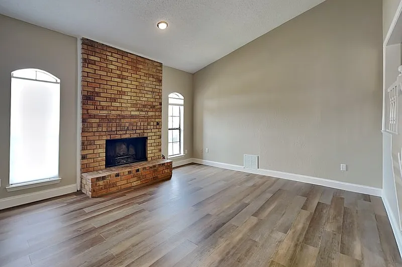 3 bed, 2.0 bath, 1521 sqft, $2,100 — Photo 3