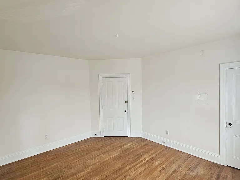335 E Market St #2 — Photo 3