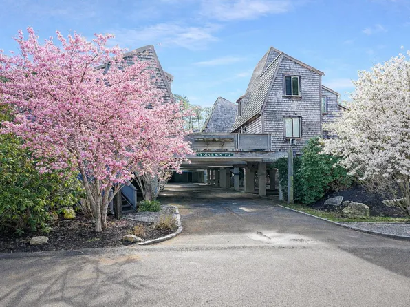 4 Quail Run #1, Oak Bluffs, MA 02557