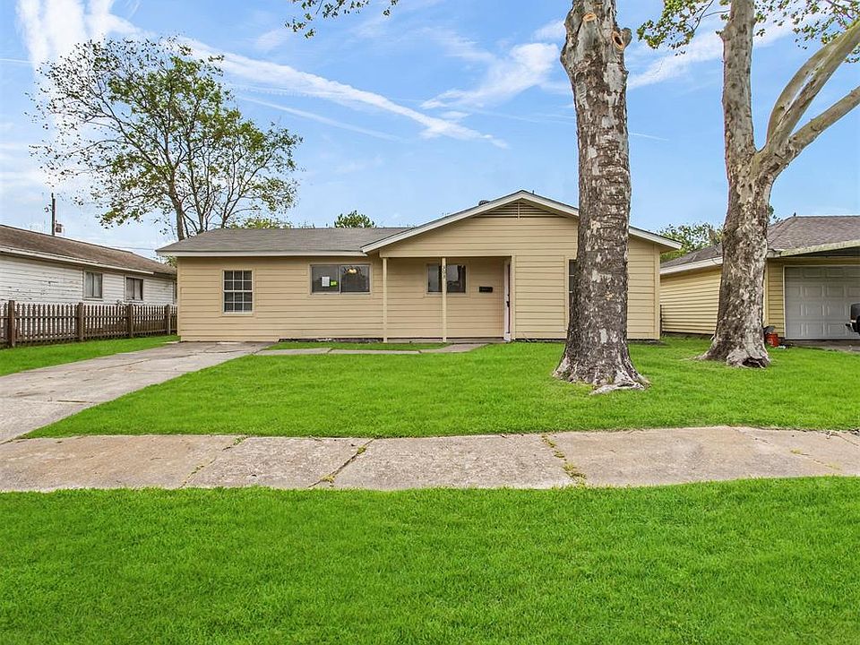 1st image of 303 Brown Dr