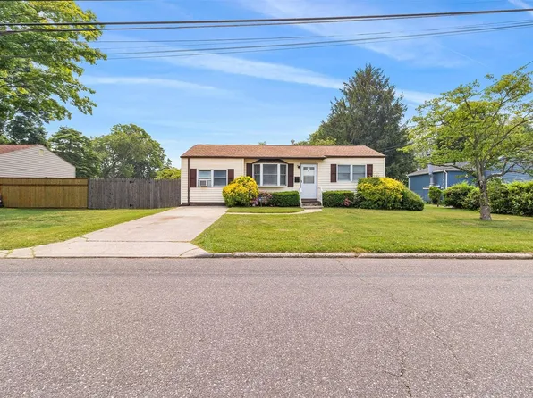 6 20th Avenue, Bay Shore, NY 11706