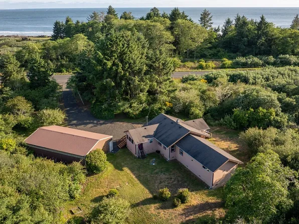 3756 State Route 105, Tokeland, WA 98590