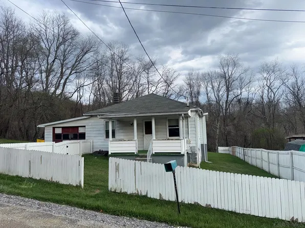 174 Pretoria Dr, Hollsopple, PA 15935