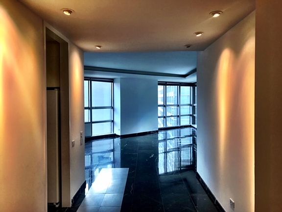5th image of 146 W 57th St APT 33D