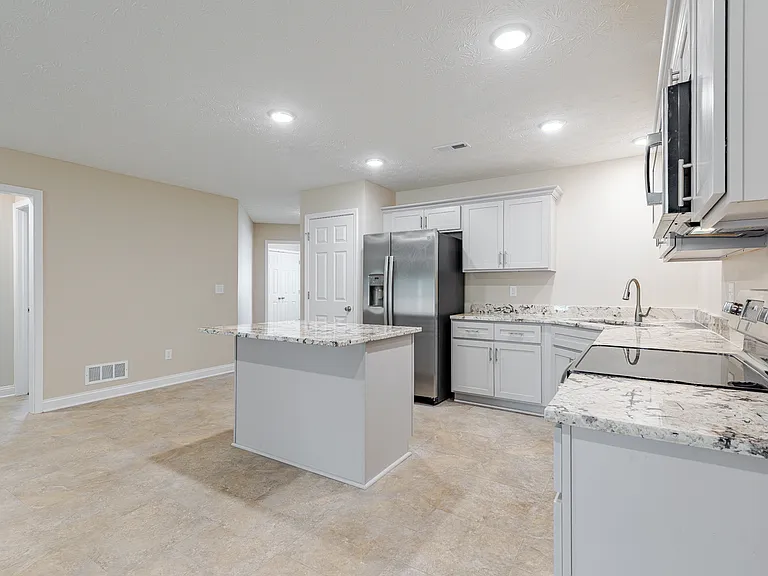305 Breckinridge Cir — Photo 17