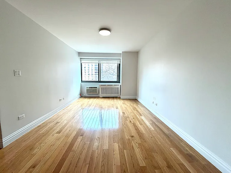 120 W 97th St #4K — Photo 2