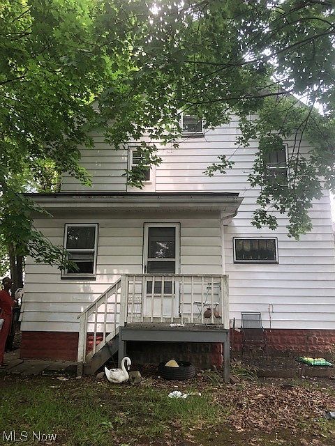 2nd image of 878 Stoner St