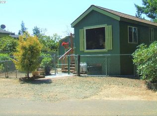 2 Village St, Florence, OR 97439