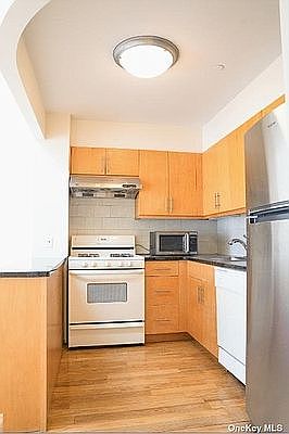 4th image of 38-22 147th St #6D