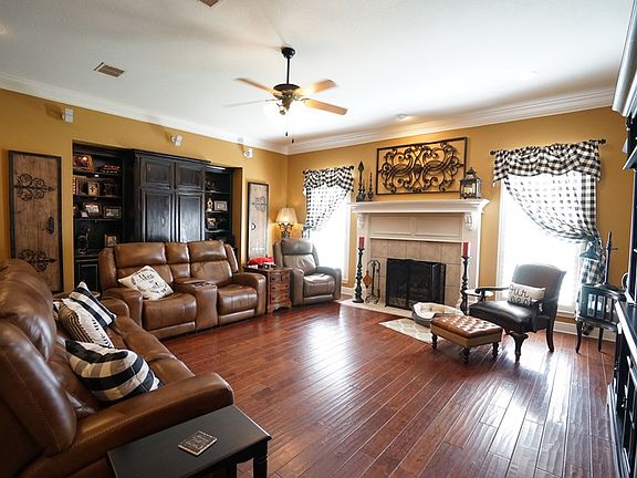 3rd image of 4117 Edgebrook Dr