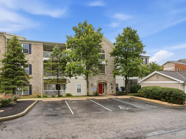 5449 Michelles Oak Ct APT I, Green Township, OH 45248
